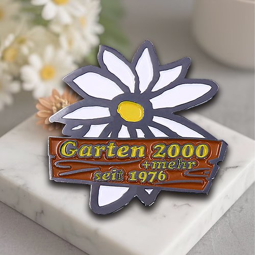 Custom Daisy Garten 2000 Pin